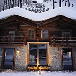 A La Casa Chalet