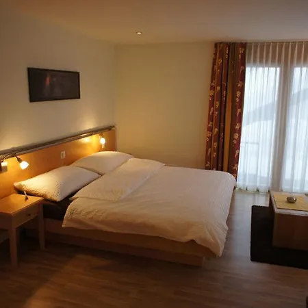 艾拉卡萨小屋酒店 *